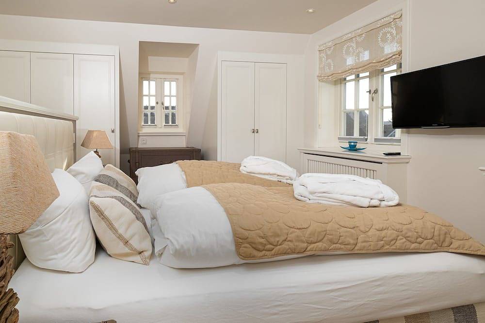 Traumhaftes Reet-Strandhaus mit 6 Zimmern auf ca. 200 m², für bis zu 6 Personen. in Wenningstedt, Sylt