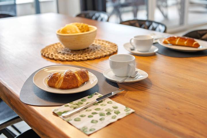 Ganze Wohnung, Deluxe-Apartment Frauenberg mit Seeblick, Balkon und Wi-Fi, 97qm mit Grillmöglichkeit in Bodman in Bodman-Ludwigshafen, Schwäbische Alb Radweg Etappe 8 Region
