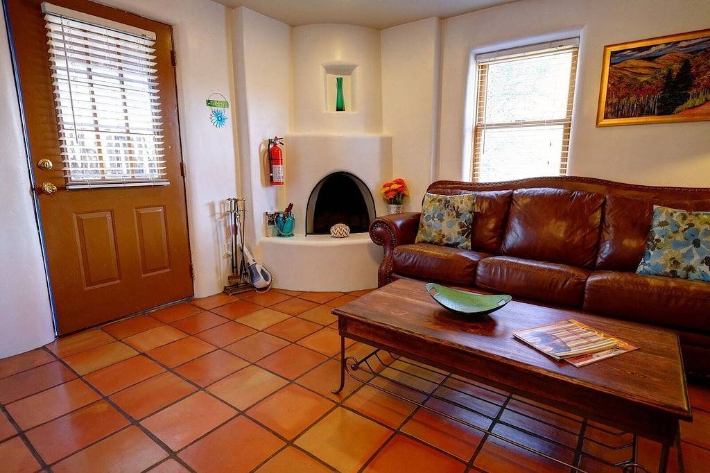 Zwei Blocks zu Fuß zur Plaza, Historisches 2-Story, Balkon Casita in Santa Fe, Santa Fe County