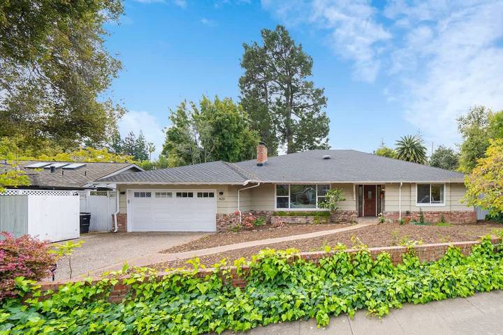 Vacation rental for 10 people, with yard, with pets in Northern California