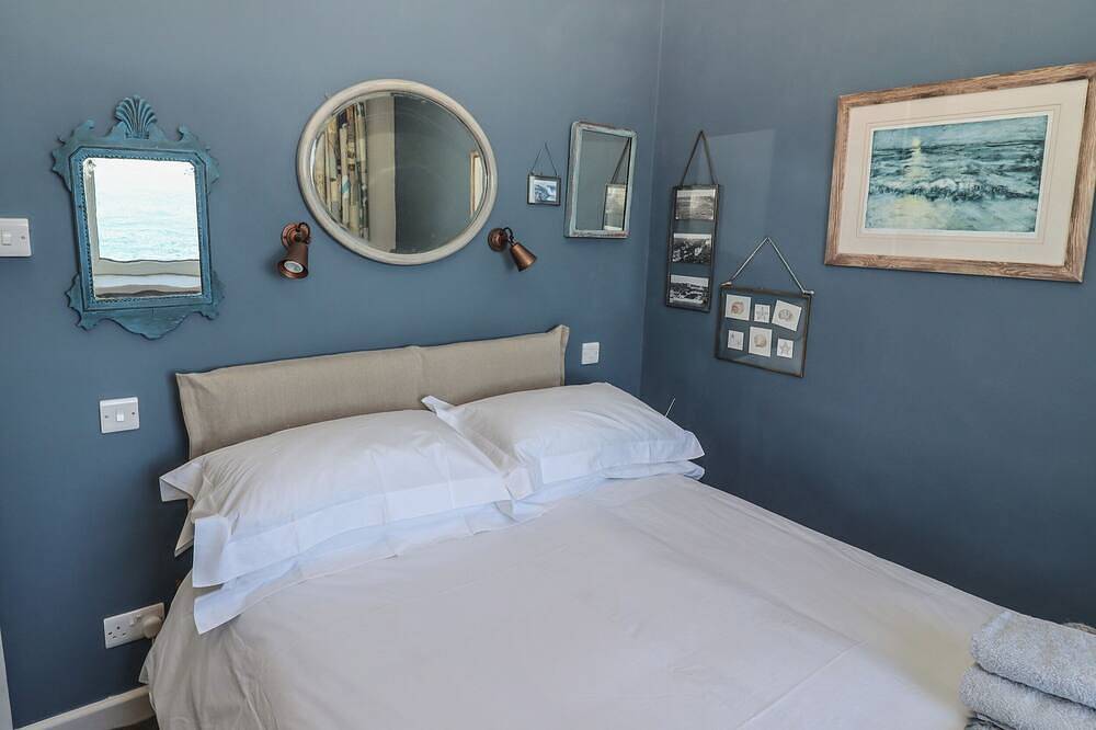 Starfish, pet friendly, country holiday cottage in Sennen Cove in Sennen, Cornwall