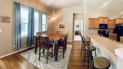 Log Cabin for 9 People in Three Rivers (OR), Oregon, Photo 3