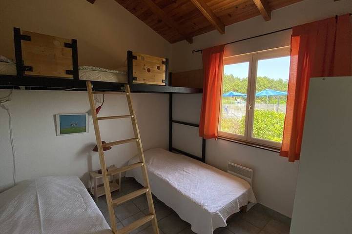 Gîte pour 5 personnes, avec jardin ainsi que terrasse et piscine à Doissat - 3