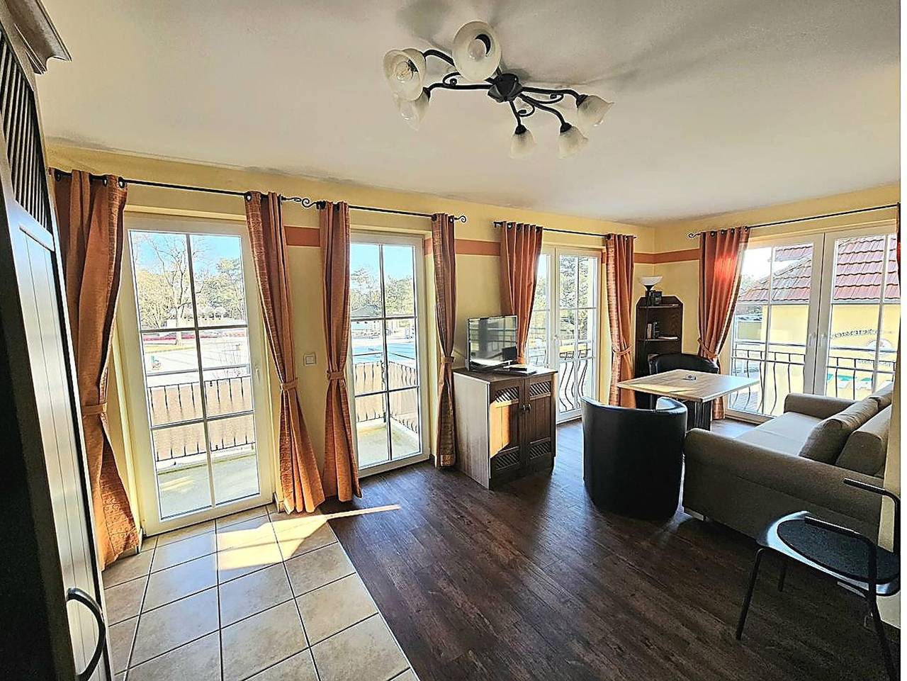 Ganze Ferienwohnung, Strandresidenz Karlshagen - Wohnung 5  Strandnest | 1. Og | Gemütliches Studio mit Kamin in Ostseebad Karlshagen, Karlshagen