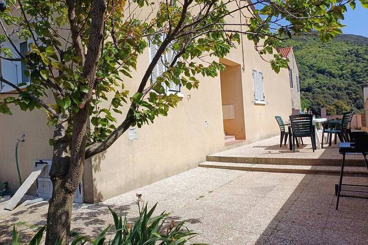 Gîte pour 6 personnes, avec terrasse et jardin à Santa-Maria-Figaniella