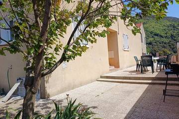 Gîte pour 6 personnes, avec jardin et terrasse à Santa-Maria-Figaniella