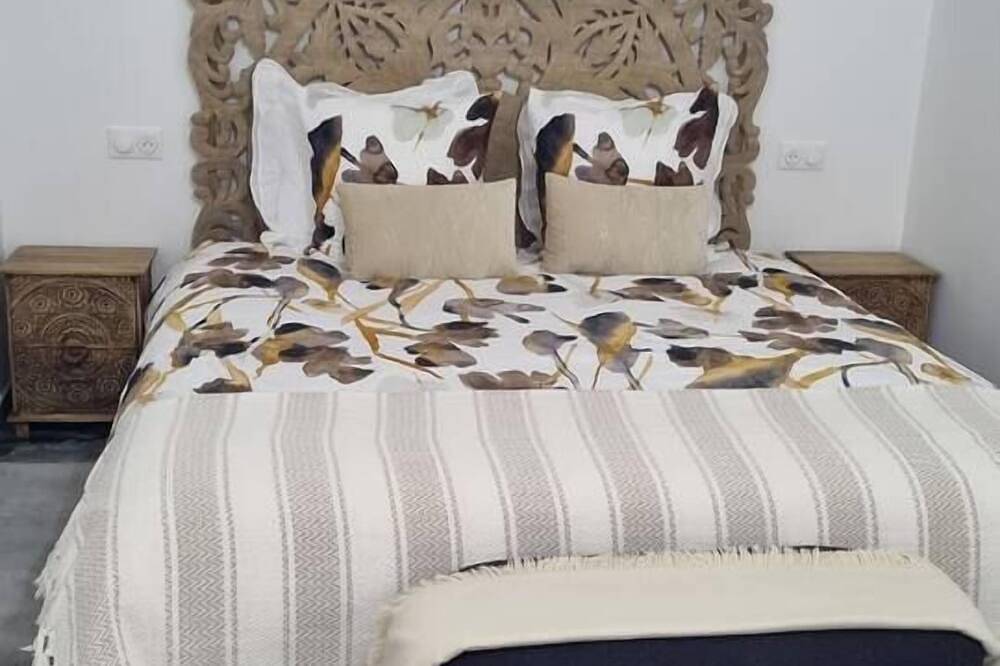 Entire apartment, Résidence Dica -T2 Unique - Comfort and Charm in Port-Saint-Louis-du-Rhône, Arles region