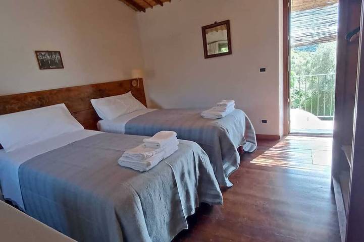 2 km vom Meer entfernt, Steinhaus inmitten der echten sardischen Landschaft - für 8 Personen in Santa Maria Navarrese, Baunei