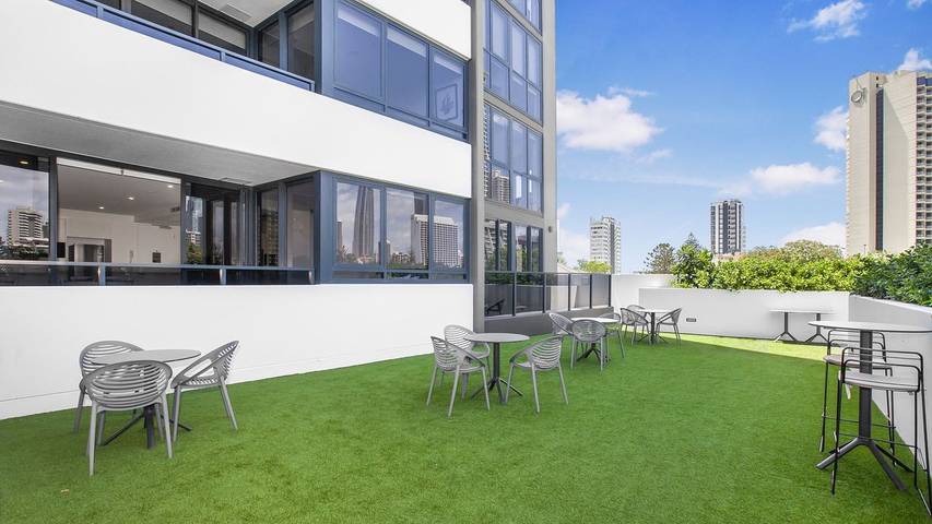 Vacation apartment for 2 people, with pool and balcony/terrace as well as sauna in Surfers Paradise