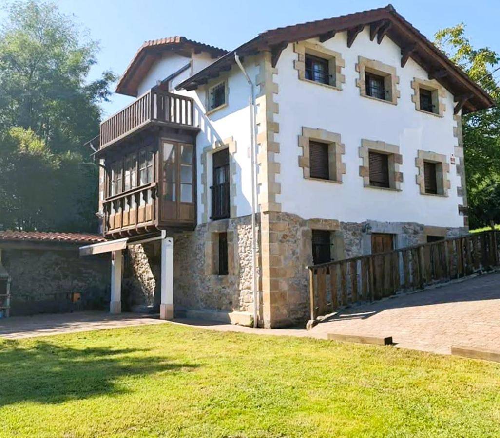 Six-Bedroom House in Solares, Medio Cudeyo