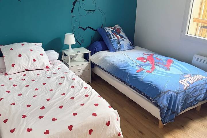 Just a short walk from the lake and downtown, this fully equipped house is ready to welcome you in Sanguinet, Côte d’Argent