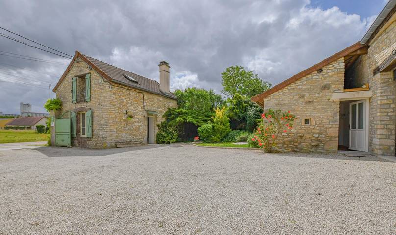 Le Gîte de l'Eau Claire + Annexe in Polisot, Aube