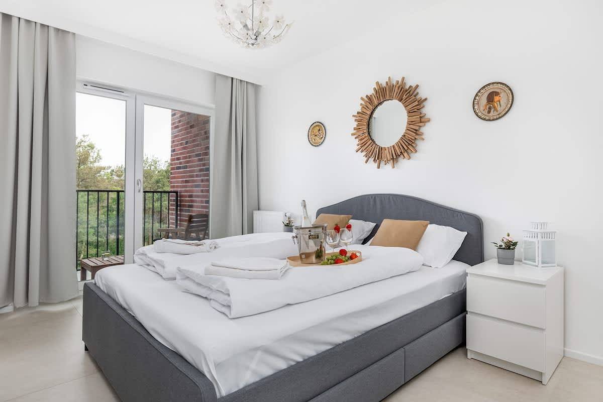 Ganze Wohnung, Stylish Apartment with Balcony | Parking | 250 m to the Beach in Międzywodzie, Baltic Sea Pomerania