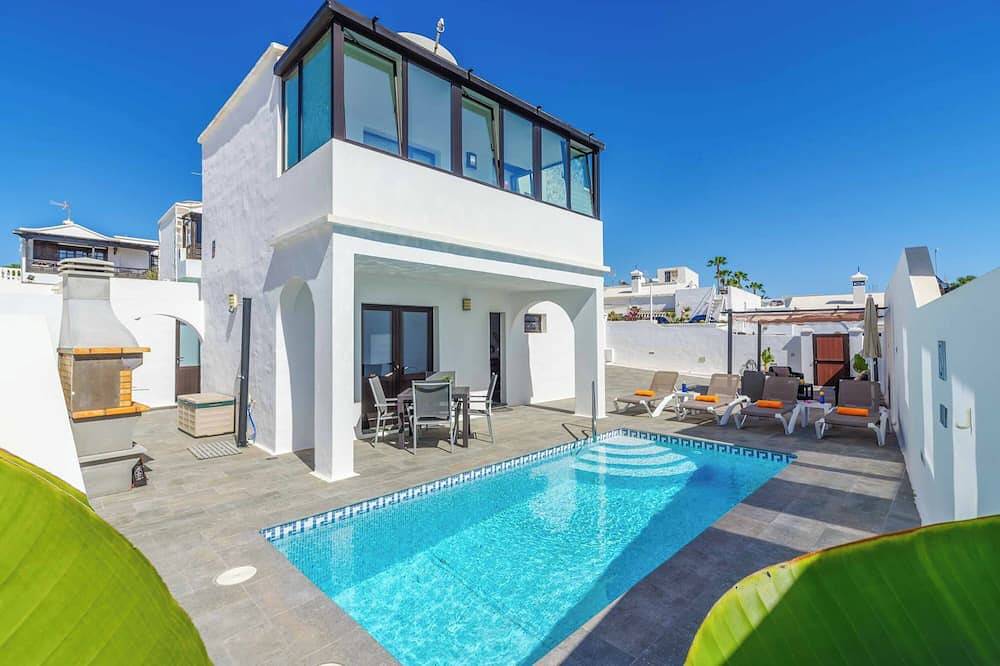 Villa Sol - Two Bedroom Villa, Sleeps 4 in Puerto del Carmen, Tías