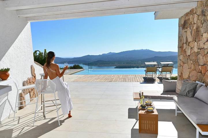 Location de vacances pour 6 personnes, avec vue et piscine ainsi que jardin et sauna à Cannigione - 3