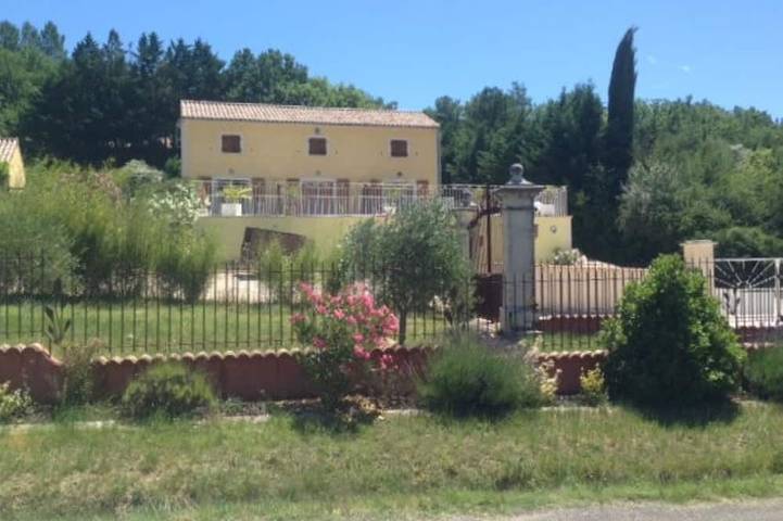 Magnificent gite in the south of the Ardeche with peaks in Lagorce, Ardèche