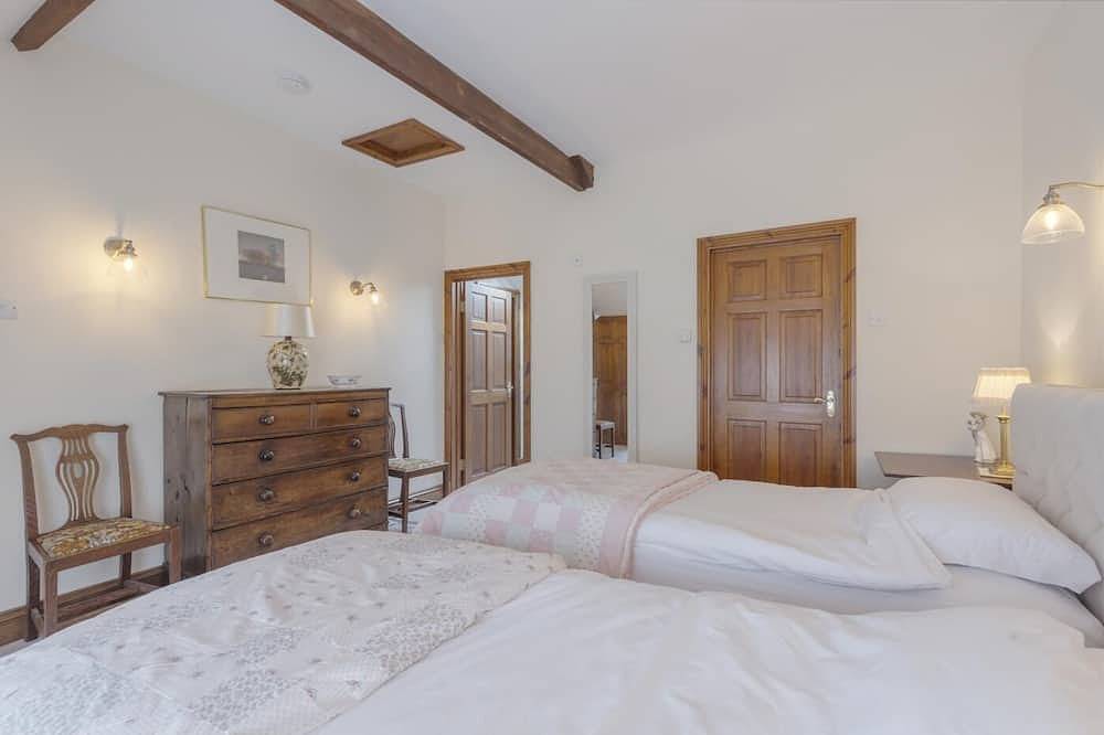 2 Bed in Aberaeron (oc-h42620) in Aberaeron, Cardigan Bay