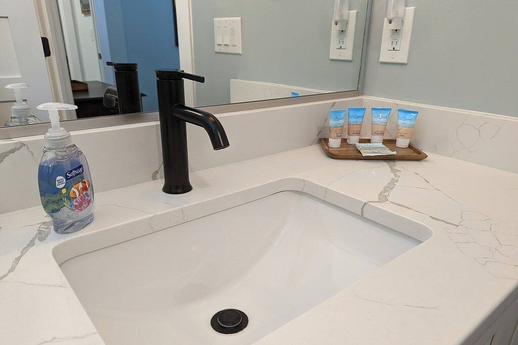 King & Bunk Beds, Beach Parking Pass, & Pets Stay Free in Corolla, Currituck County