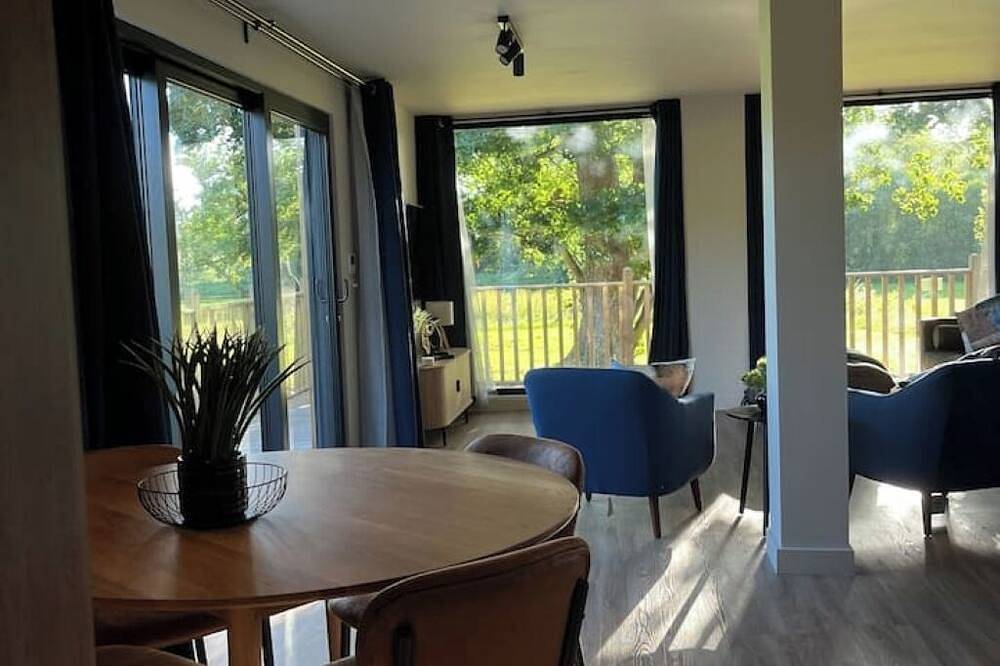 Unbox at Poplar Tree: Poplar (1) in Durham, County Durham