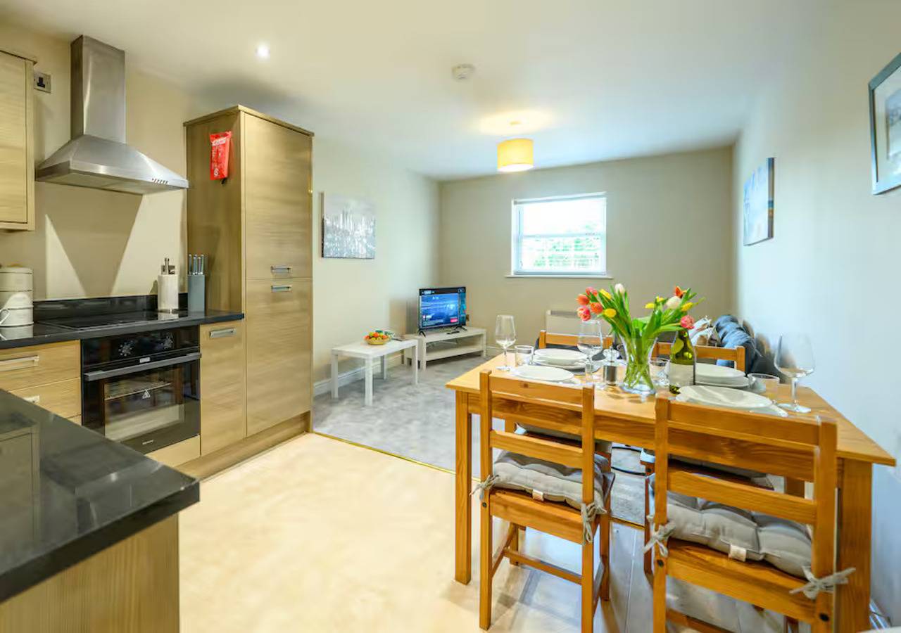 Entire apartment, 2-Bedroom Flat on Copthorn Road - with parking - Pass the Keys in Shrewsbury, Shropshire