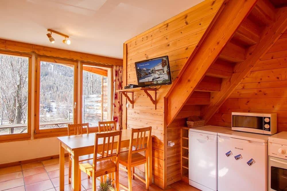 Chalet L'Elva: Hameau des Hautes Alpes Nevache Chazals in Névache, Briançon region