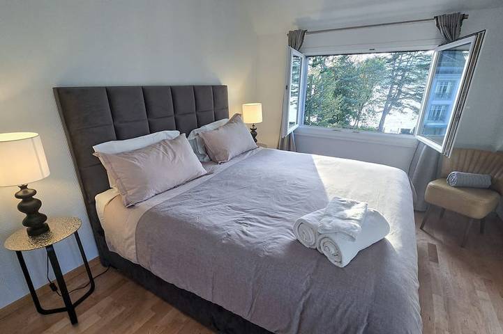 Ganze Wohnung, Geräumige Duplex-Wohnung mit fantastischem Seeblick nur 5 Minuten von Zürich in Zollikon Dorf, Zollikon