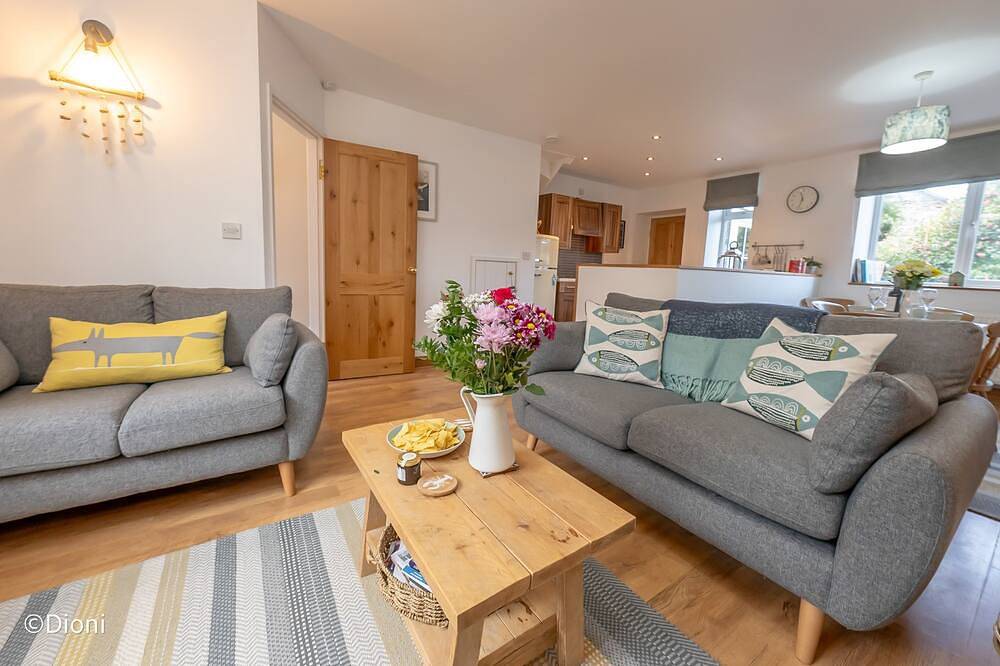 Dog Friendly Stone Cottage in Llanbedr with Log Burner | Bodelen in Llanbedr, Snowdonia