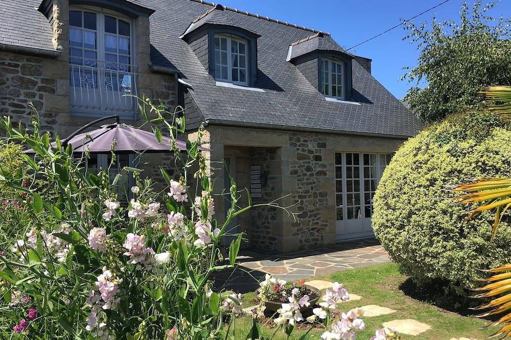 200 m de la playa casa de piedra con jardín maduro in Saint-Lunaire, Región de Saint-Malo