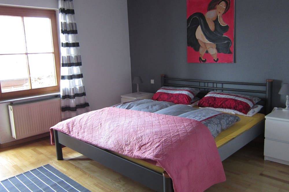 Ganze Wohnung, Moderne großzügige Ferienwohnung in ruhiger Südhanglage. in Kandern, Südschwarzwald