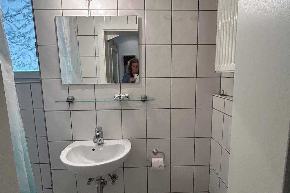 Ganze Wohnung, Ein Bücherhimmel zum Abtauchen mit Wander- und Radwegen, Kanueinstiegen nah bei in Leun, Lahn-Dill-Kreis