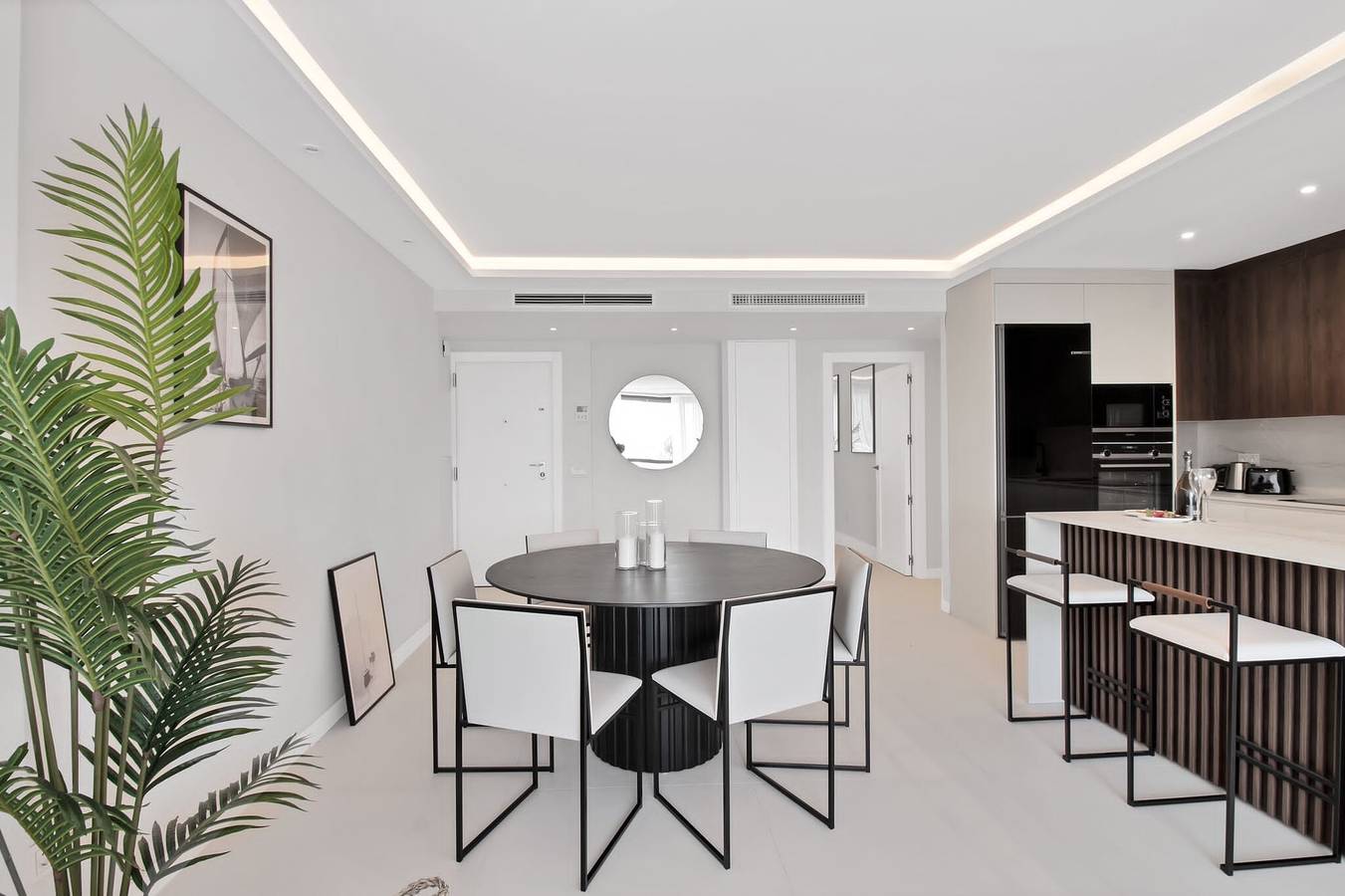 Entire apartment, Apartment '5min De Puerto Banús' with Mountain View, Wi-Fi and Air Conditioning in Marbella West, Marbella