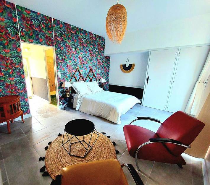 Gîte pour 2 personnes, avec jardin et piscine ainsi que terrasse et vue à Peyriac-Minervois