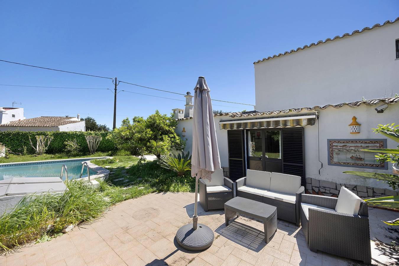 Holiday Home 'Casa Das Camélias' with Private Pool, Private Terrace and Wi-Fi in Freguesia da Luz de Tavira, Parque Natural da Ria Formosa