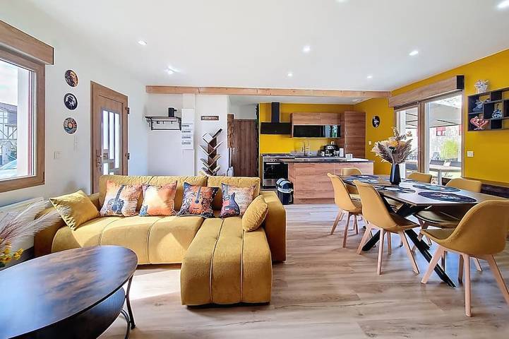 Location de vacances pour 6 personnes, avec Jacuzzi et Terrasse ainsi que Jardin et Piscine à Joncreuil