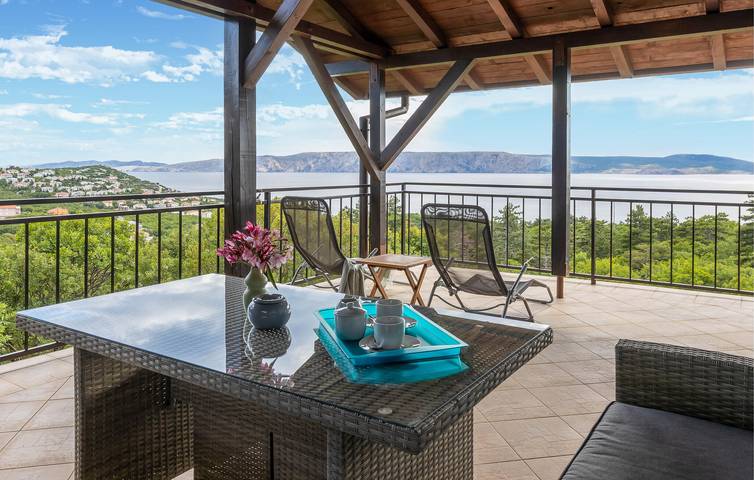 Ganze Ferienwohnung, Gemütliche 1-Zimmer-Wohnung mit Terrasse in der Nähe der Küste von Klenovica in Klenovica, Primorje-Gorski Kotar