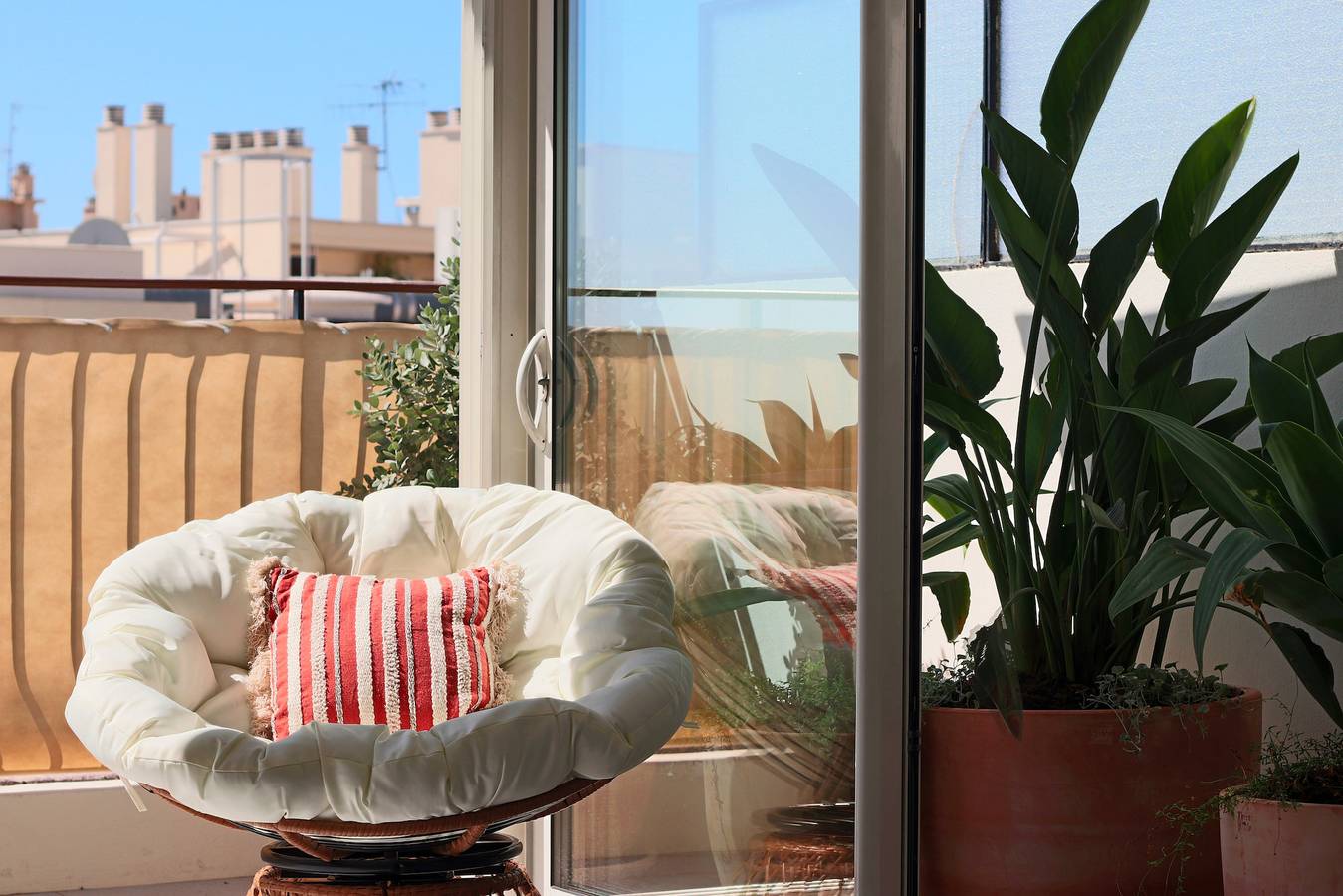 Entire apartment, Rare! Oasis Btw Old Antibes & Beach in Antibes, Mediterranean Coast (France)