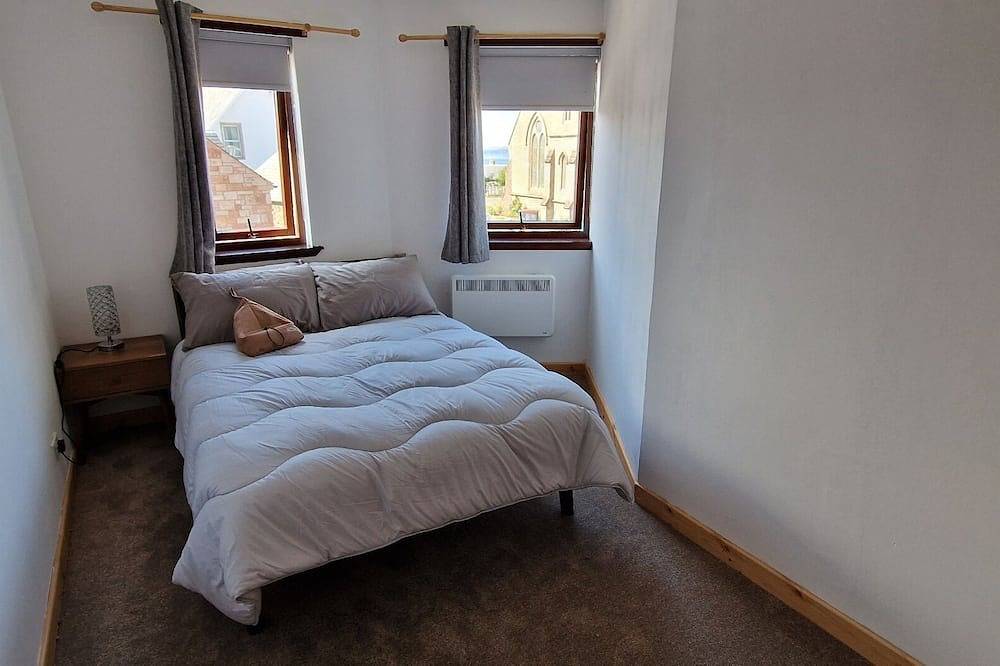 Entire apartment, Centre of Town, Minutes to the Beach and Transport Hubs, Private Parking! in Nairn, Highlands