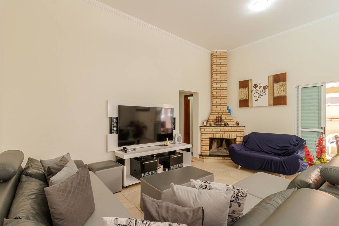 Casa Temática com Piscina e Churrasqueira in Porangaba, Estado de São Paulo