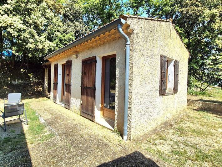 Location de vacances pour 3 personnes, avec jardin ainsi que vue et terrasse à Rochegude - 4