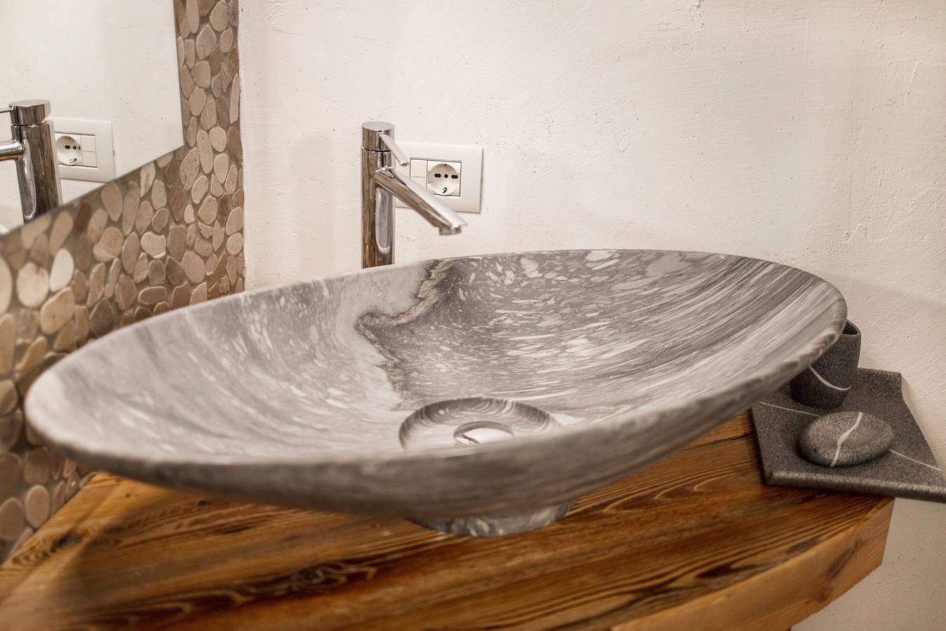 Appartement "Mariagrazia" met Uitzicht op de Bergen, Tuin & Turks Bad, foto 11