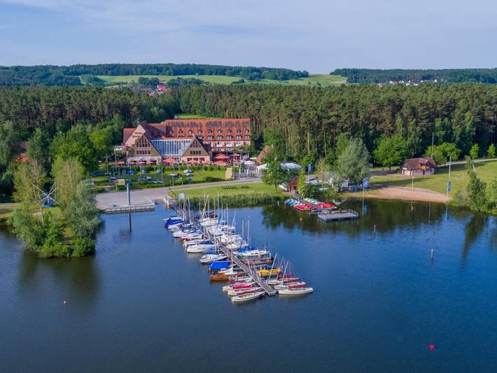 Hotel, mit Terrasse und Garten sowie Pool und Sauna