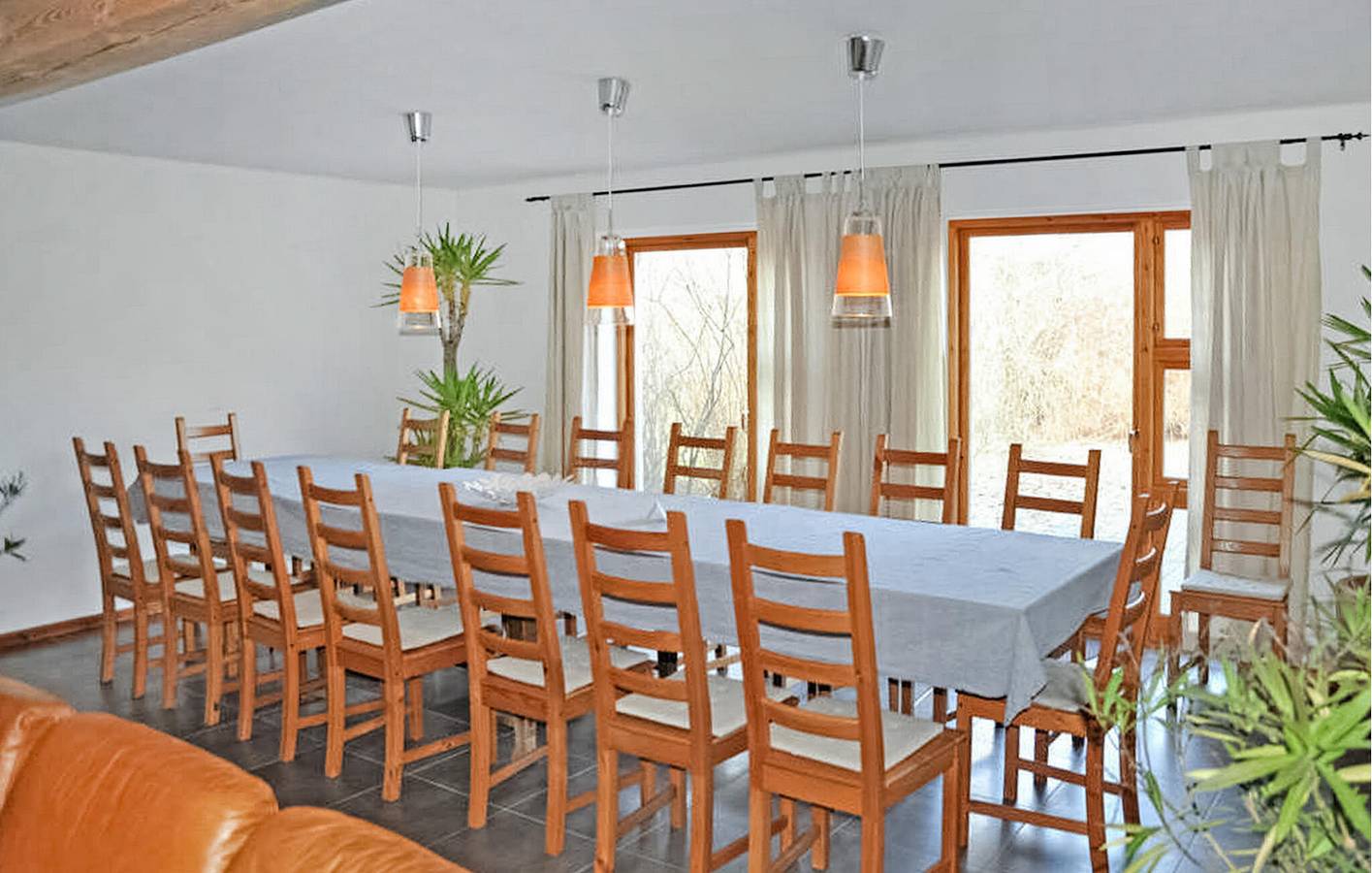 Modernes 2BR Apartment mit Terrasse & Parkplatz in Möllenhagen, Müritz
