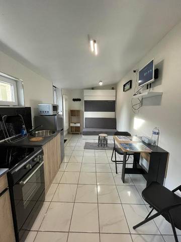 Gîte pour 2 personnes, avec jardin à Verton