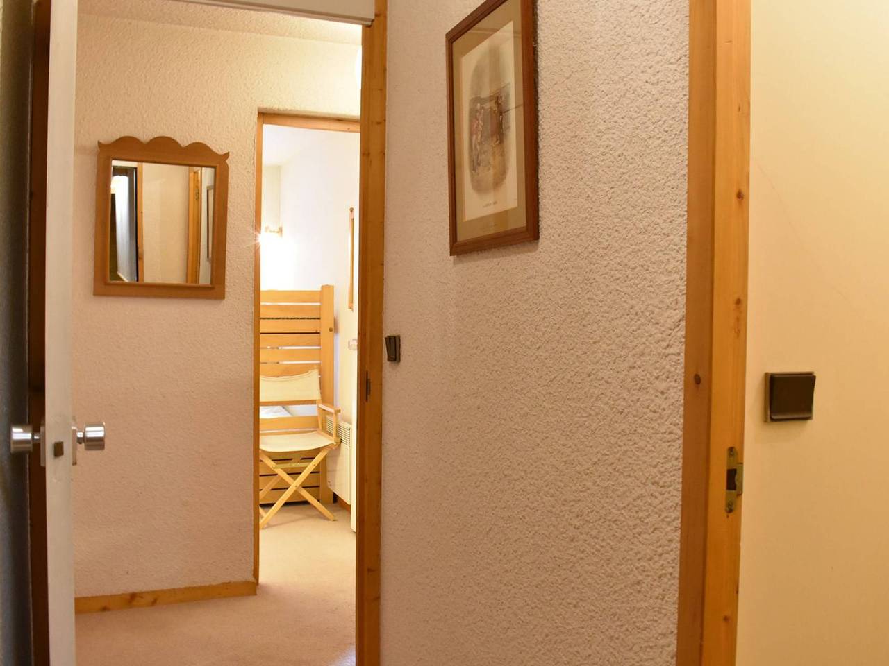 Ganze Wohnung, Gemütliche Ferienwohnung in Meribel: Nahe Pisten, Balkon mit Bergblick, Parkplatz und Skiraum. in Méribel, Les Allues