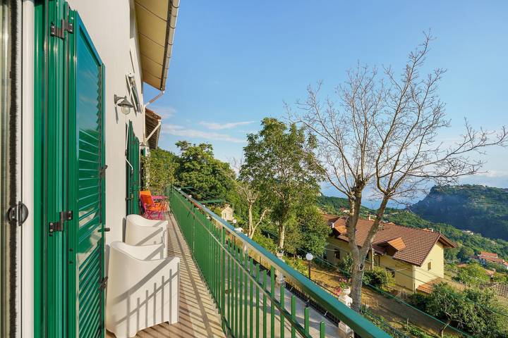 Ganze Wohnung, Ferienwohnung 'Bella Veduta Sun' mit Balkon, Meer- und Bergblick in Pianillo, Agerola
