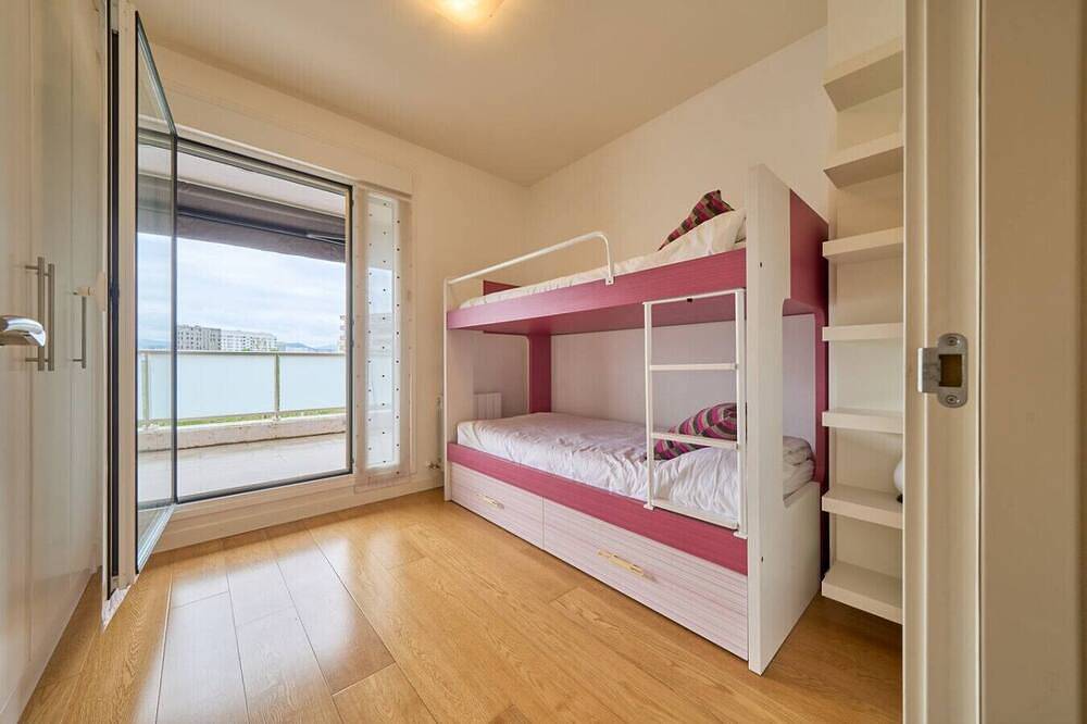 Ganze Wohnung, Family Retreat with Views, Terrace & Parking in Vitoria-Gasteiz, Cordillera Cantábrica