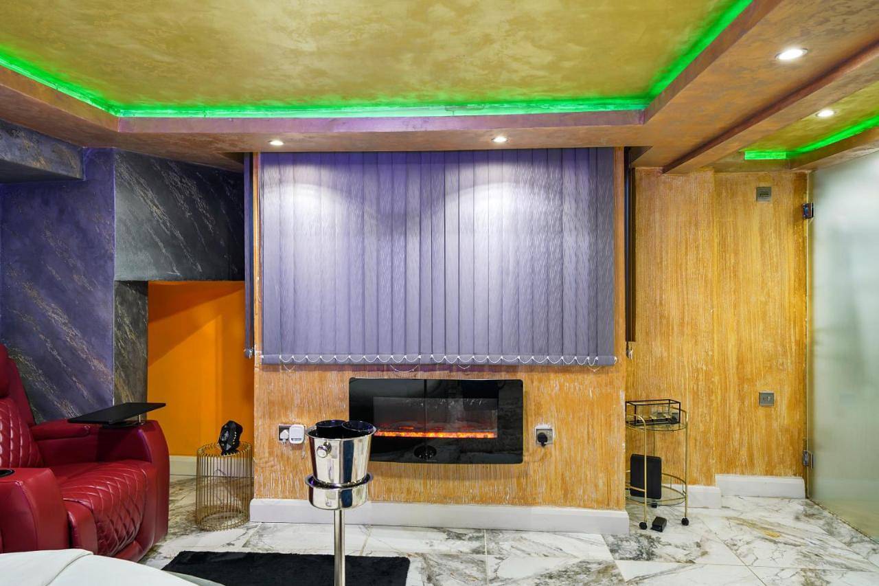 Entire apartment, Hidden Gem Lt Properties Jaccuzi bath massage chair Superkingsize bed Parking available in Luton, Chiltern Hills