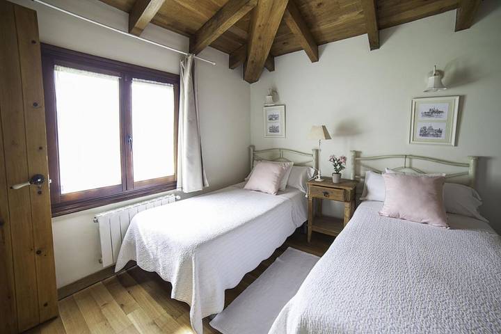 Casa rural para 6 personas, con vistas y jardín en Andrín - 2