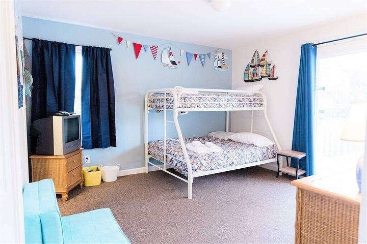 Vacation house for 16 people, with yard and hot tub in Duck (NC)