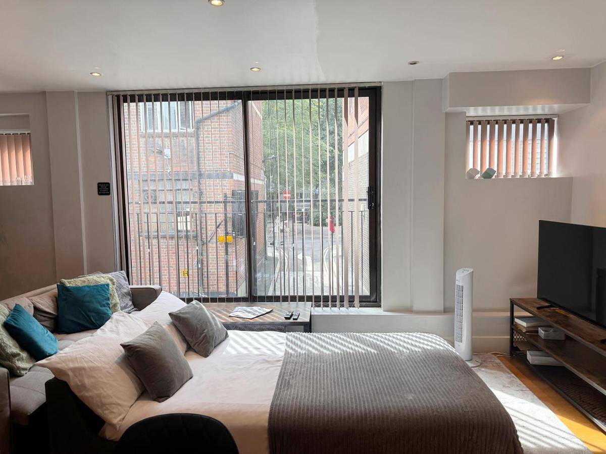 Three-Bedroom Villa in Camden, London